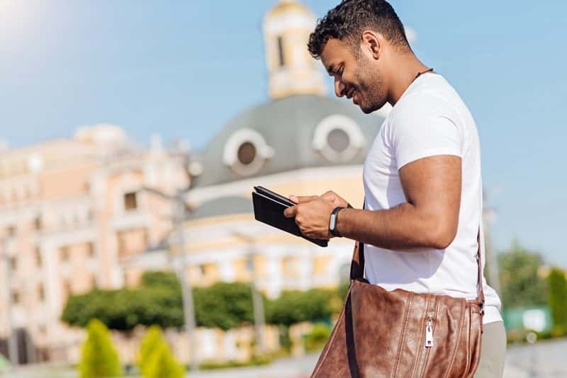 معلومات عن مدينة لوتن والدراسة فيها