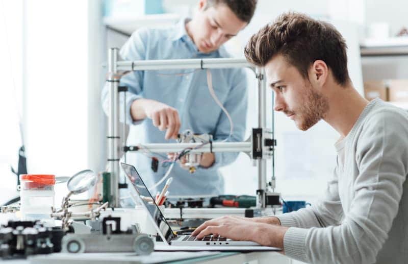 دراسة تخصصات الهندسة في جامعة كوفنتري