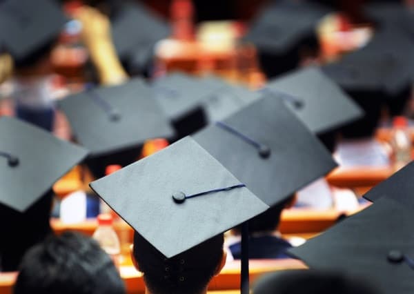 أشهر العلماء الذين تخرجوا من جامعة كامبريدج البريطانية