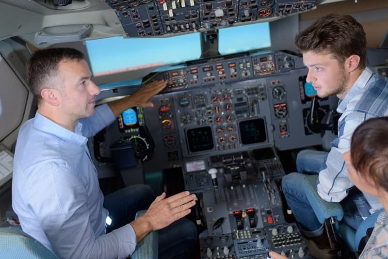 دراسة هندسة الطيران في المملكة المتحدة