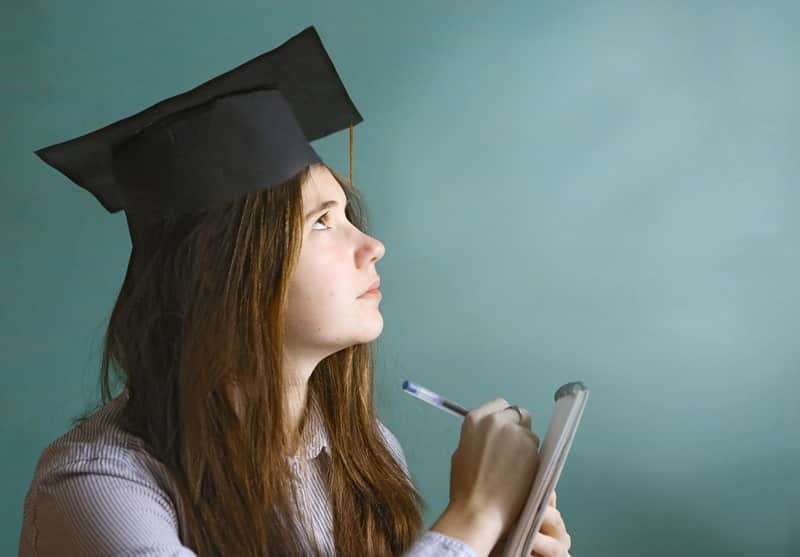 ما الفرق بين التوفل والآيلتس؟ - دليل الدراسة في الخارج