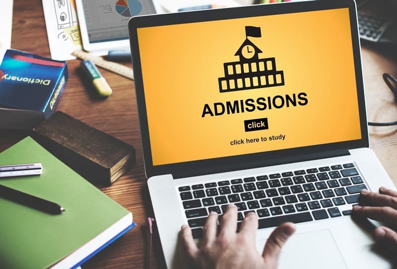 ما الفرق بين قبول الجامعات المشروط وغير المشروط؟